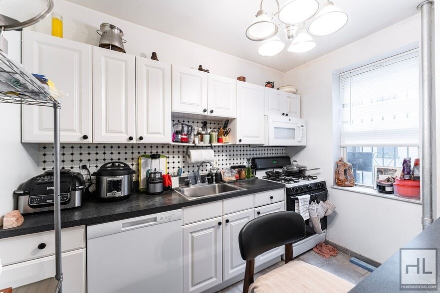 Building Photo - 11 STREET