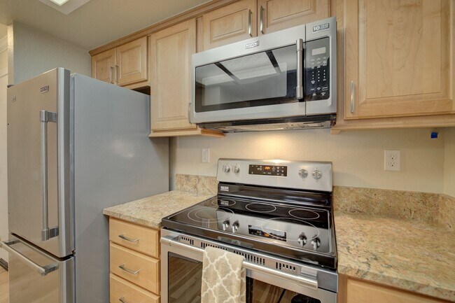 Building Photo - 2Bd/1Ba Bellevue Condo