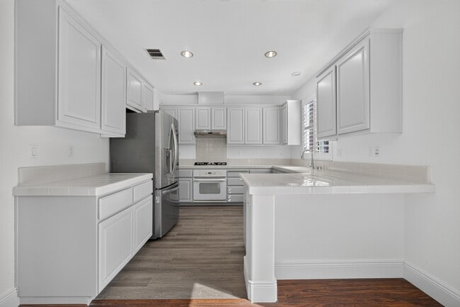 Building Photo - 1901 Bright Willow Cir
