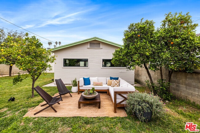 Building Photo - 614 Romulo St