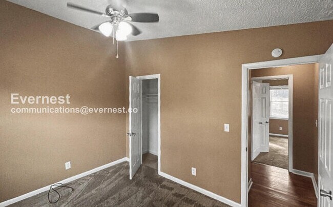 Building Photo - 3 Bed/2 Bath Home with Garage / Pet-Friendly / Vouchers Accepted / Available Now!