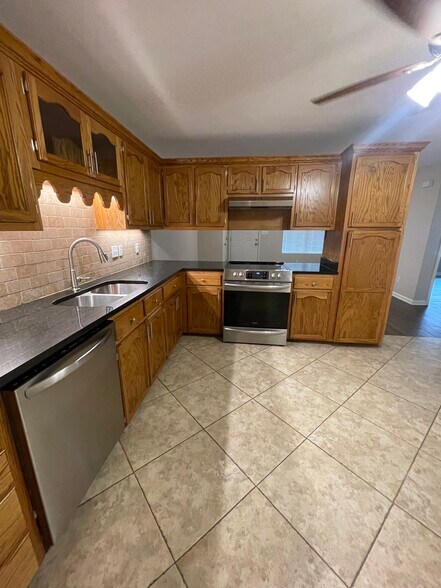 Kitchen has tiled backsplash - 5191 County Road 73