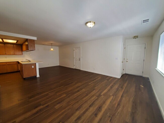 Building Photo - 1400 Howard Ct