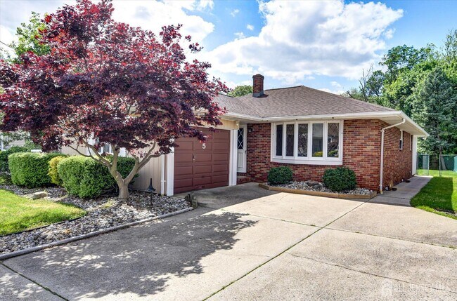 Building Photo - 5 Hilltop Ave