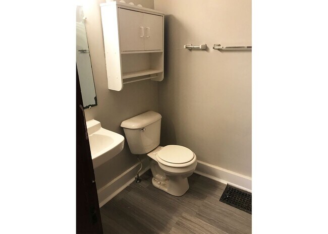 Building Photo - 3255 Bishop St