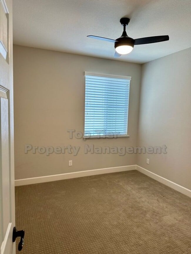 Building Photo - Charming 3 Bed, 2.5 Bath, 1,600 Sqft Marti...