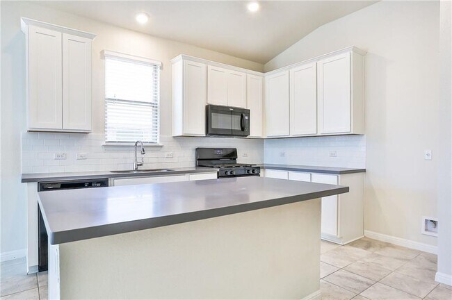 Building Photo - 637 Gabrielle Anne Dr