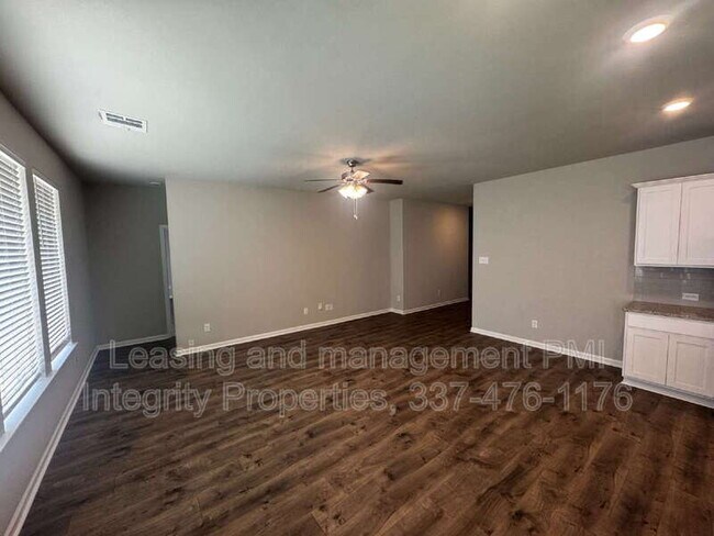 Building Photo - 115 Rue Chateau Royal Dr