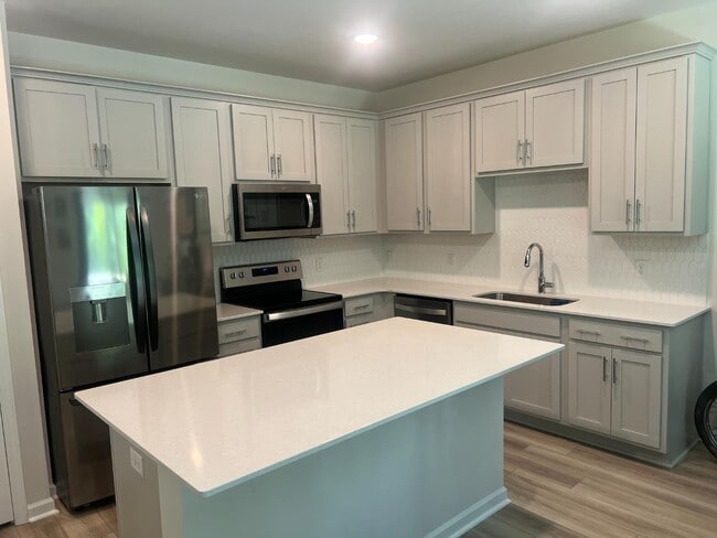 Building Photo - 8353 Child's Cove