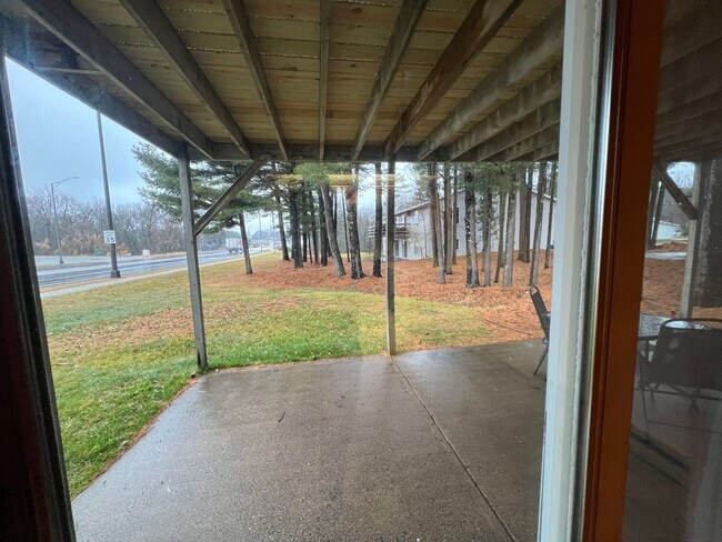 Building Photo - 632-638 S 44th Avenue