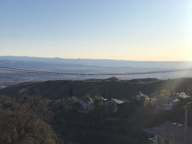 Building Photo - Adorable Jerome Home!! 2 Bedroom 1 Bath Contact Property Pros Property Management