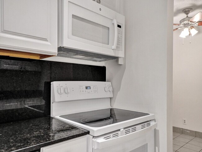 Building Photo - 3115 Oakland Shores Dr