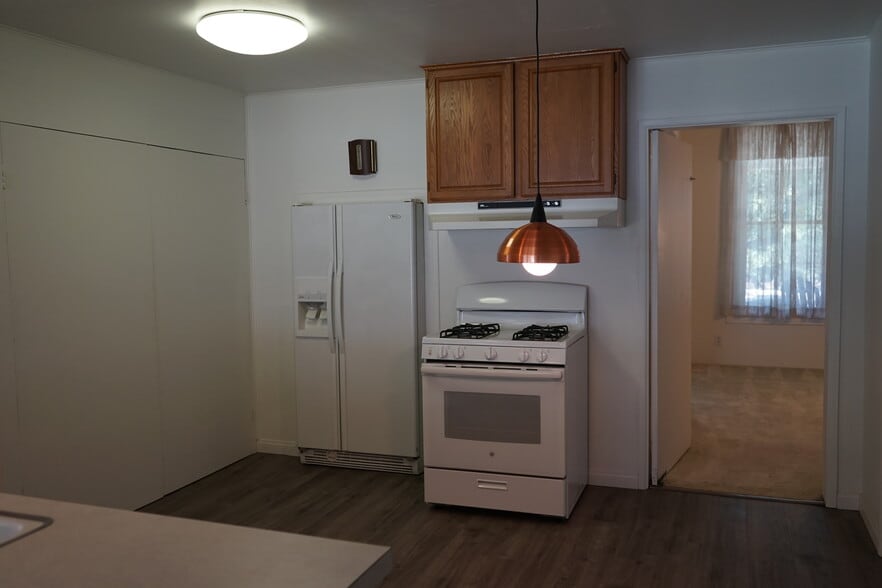Kitchen - 120 E Fern Ave