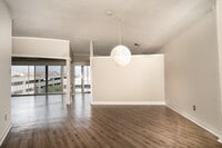 Building Photo - 823 S Water St