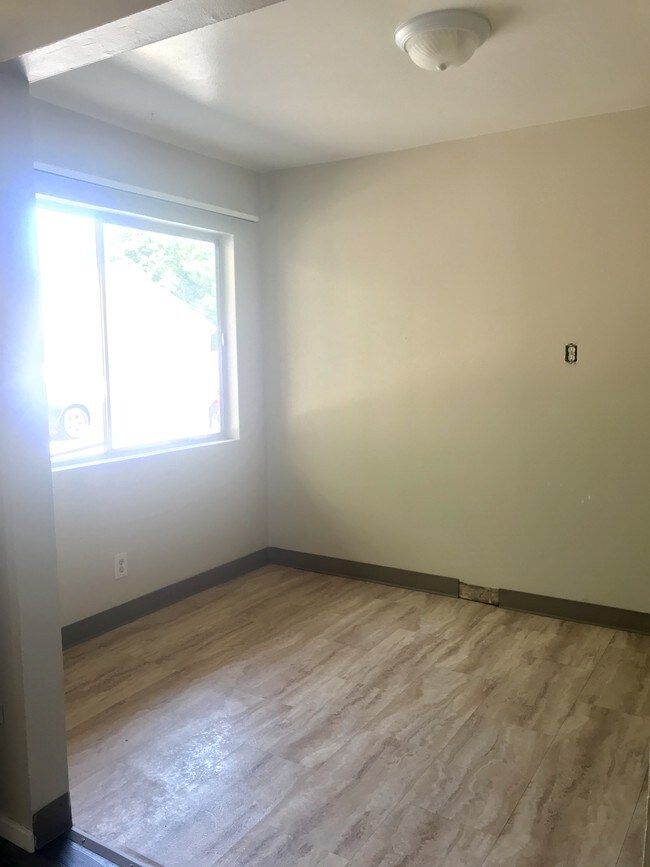 Building Photo - California Oaks Apartments