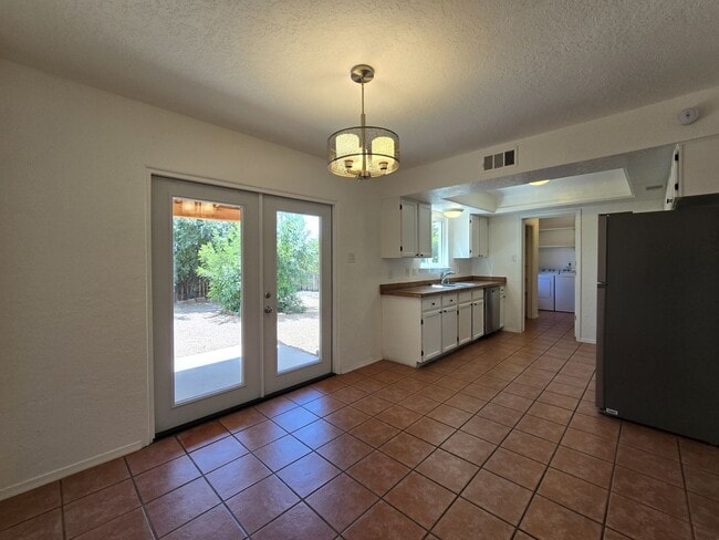 Building Photo - 2582 Camino San Patricio