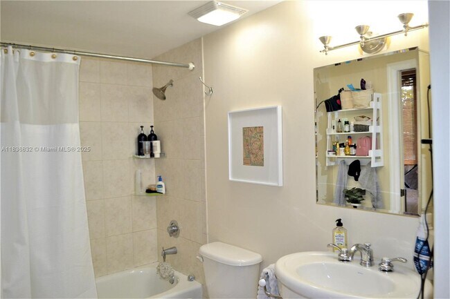 Building Photo - 2630 SW 28th St