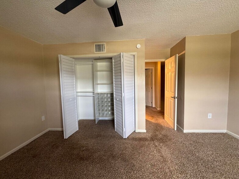 Building Photo - 5937 SW 36th Ct