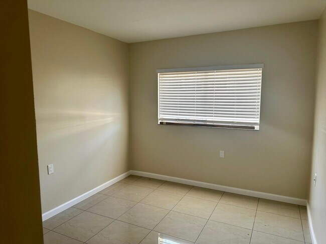 Building Photo - 1162 Lake Terry Dr