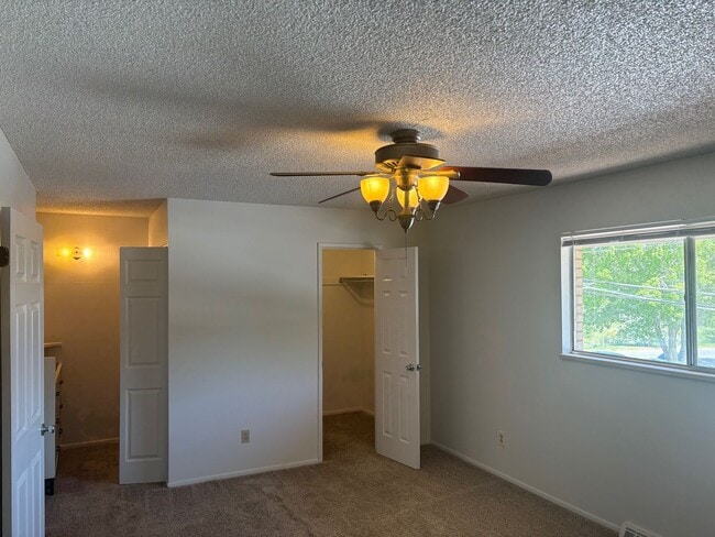 Building Photo - Updated 3bd/2.5ba Townhome in Lakewood