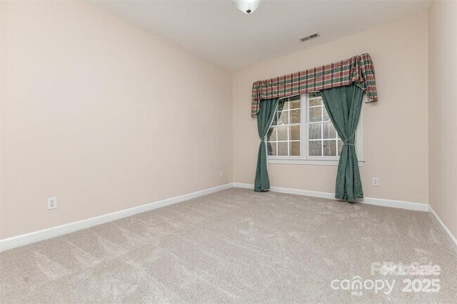 Building Photo - 3439 12 Oaks Pl