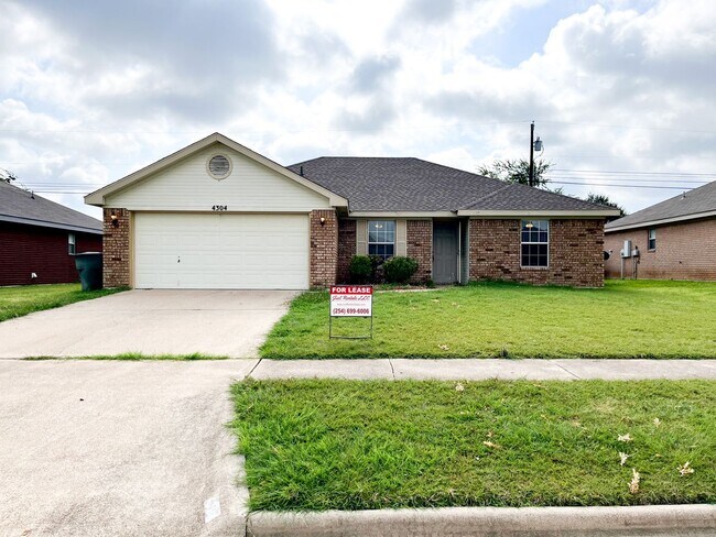 Primary Photo - Available NOW!!!! Gorgeous 4 bedroom, 2 ba...