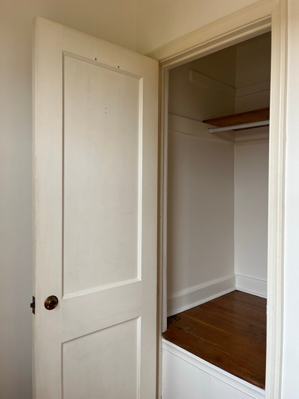 Building Photo - 906 Pine Heights Ave