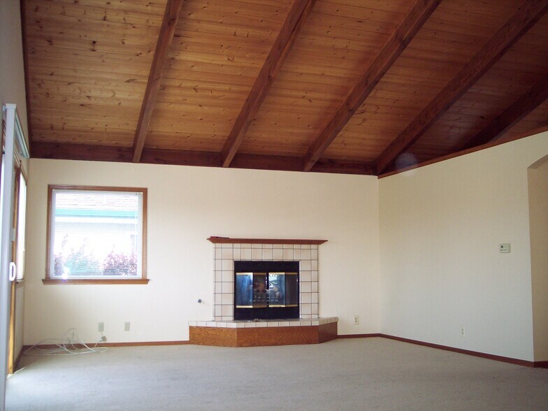 Building Photo - 633 Silver Ave