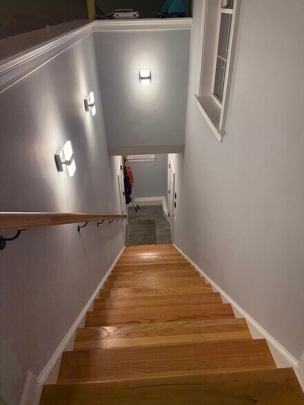 Building Photo - 9 King Phillip Trl