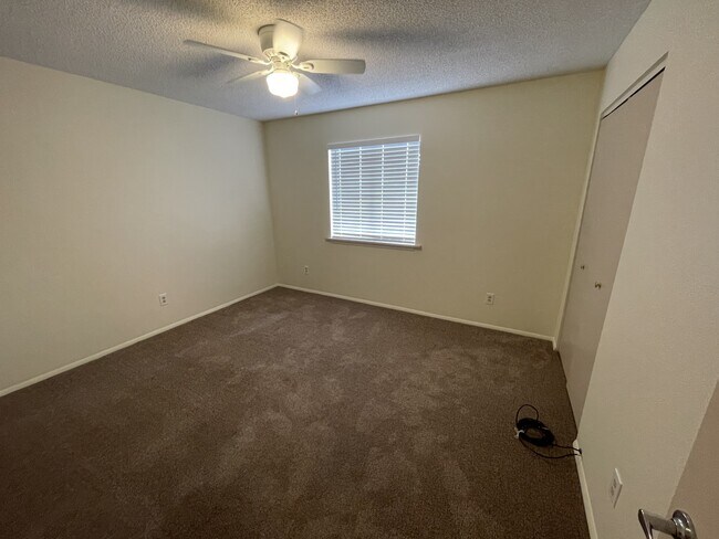 Building Photo - 6155 E Robles Rd