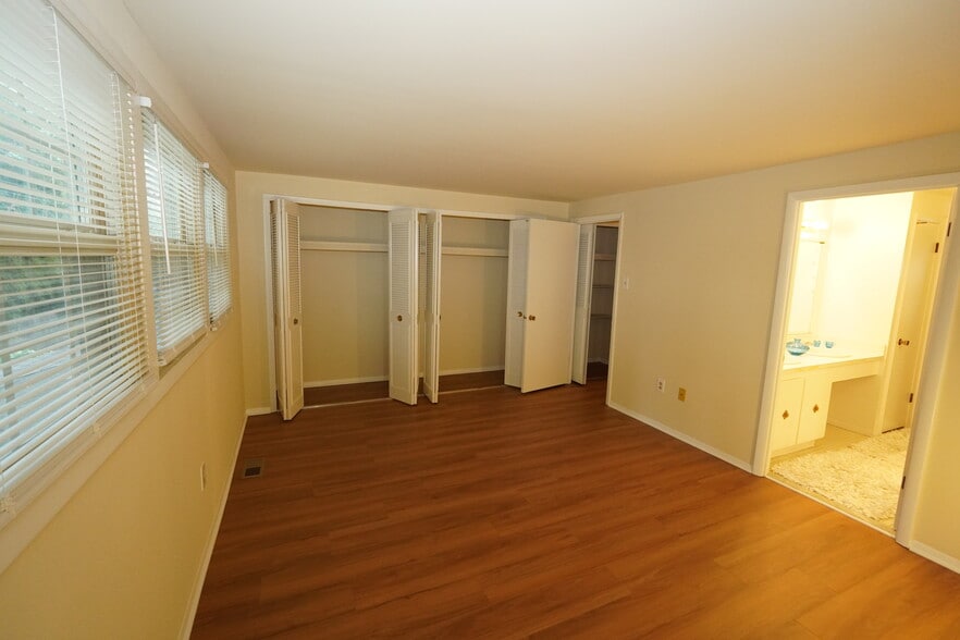 Building Photo - 691 Towne Center Dr