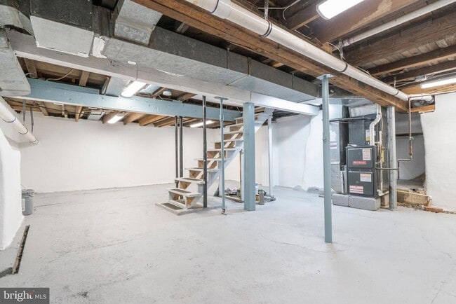 Building Photo - 329 Hillcrest Ave