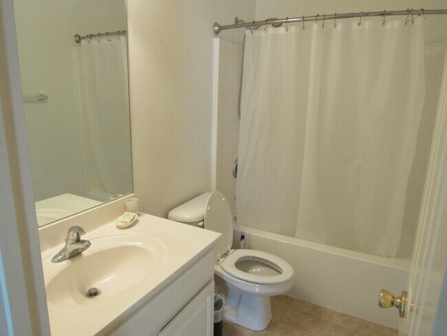 Building Photo - 28 Azalea Ave