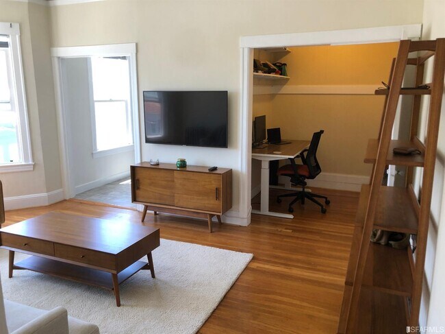 Building Photo - 1000 Judah St