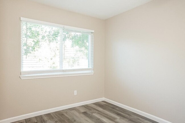 Building Photo - 10842 Riana Dr
