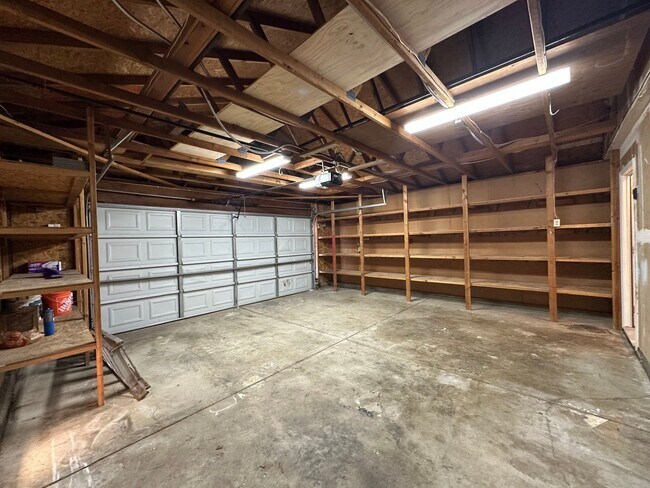 Building Photo - Move In Ready 3 Bedroom!