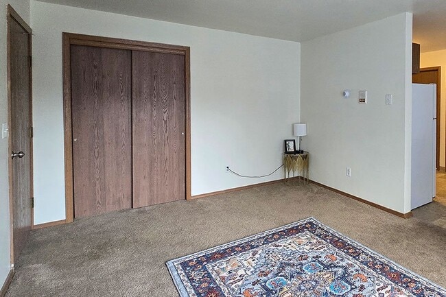 Building Photo - SHAWANO APARTMENTS