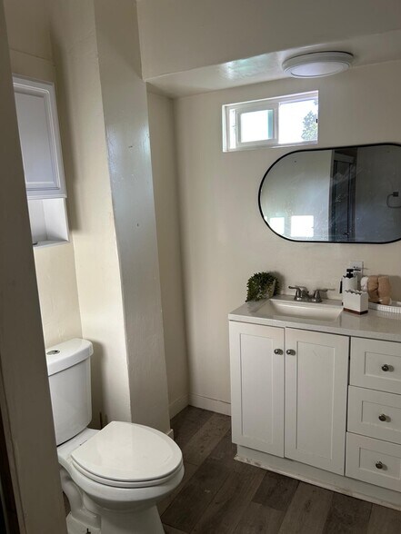 primary bath - 4525 Orange Ave