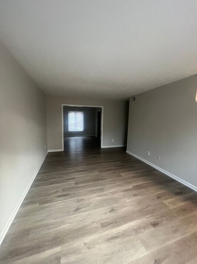 Building Photo - 3 Bedroom Townhome South Charlotte for $1700.00