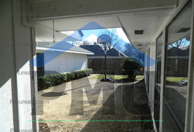 Building Photo - AVAILABLE NOW!!! Stunning 4-Bed, 3-Bath Ho...