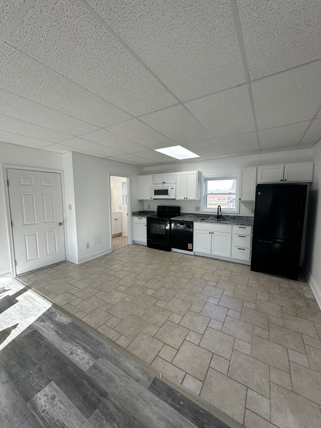 Building Photo - 113 E Middle St