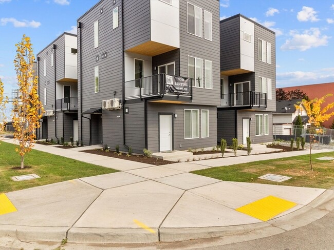 Building Photo - Brand New Construction 1 bed 1 Bath Availa...