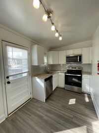 Building Photo - 4 Bedroom 1.5 Bath, Renovated House in Pot...