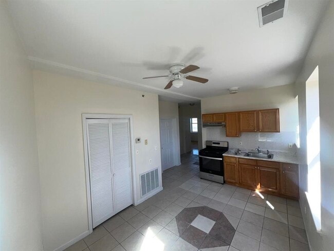 Building Photo - 250 S Orange Ave