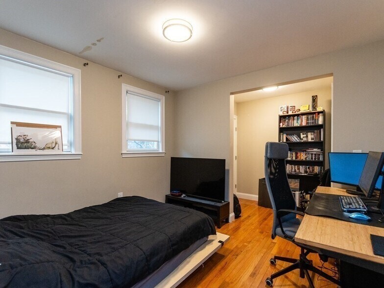 Building Photo - 107 Kenrick St