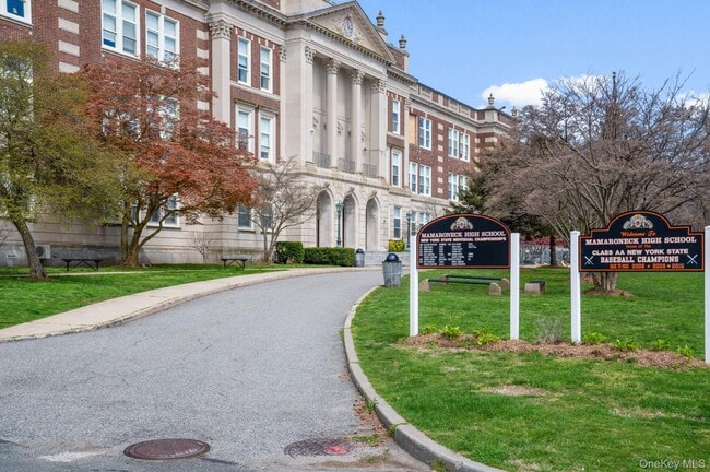 Building Photo - 156 Madison St