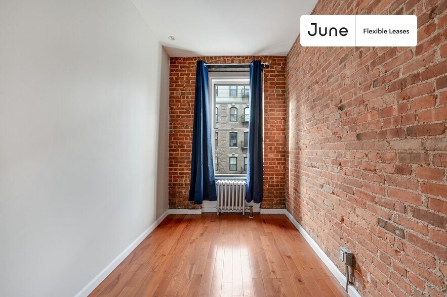 Building Photo - 351 W 46th St