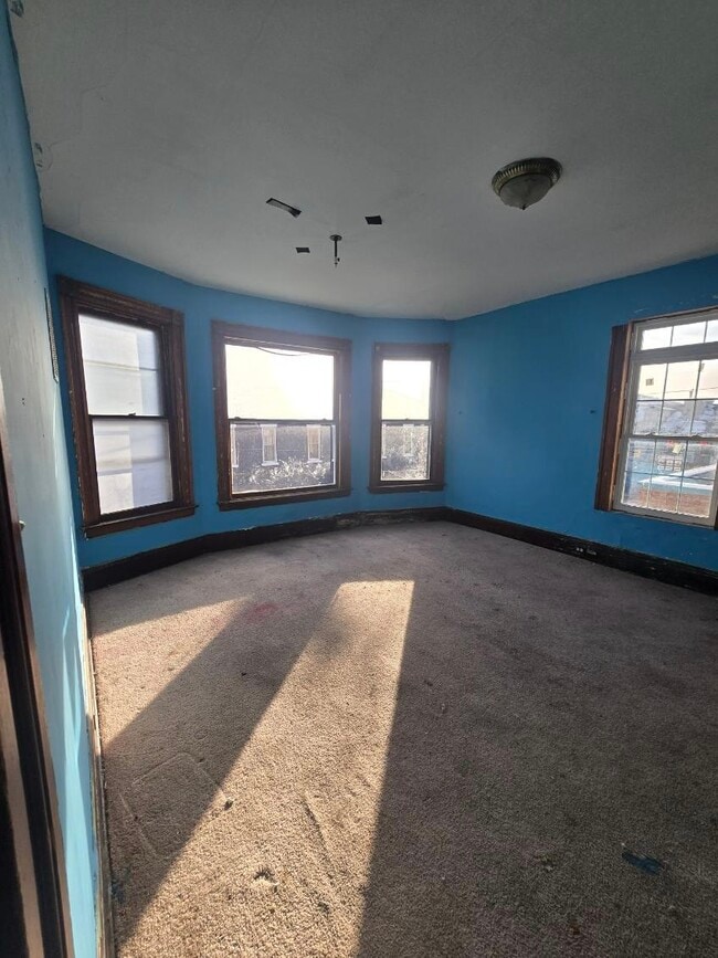 Building Photo - 17 7th St