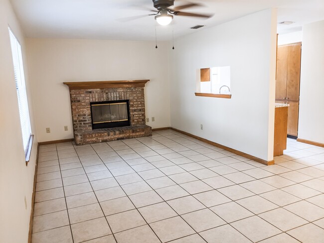 Building Photo - 1098 Rockbrook Ct