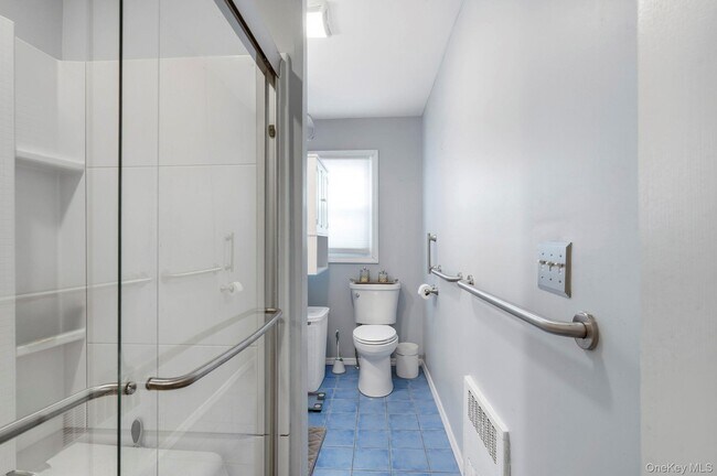 Building Photo - 110 Gleneida Ave